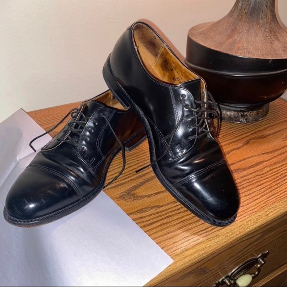 ✅Cole Haan Black Leather Oxfords. Mens size 8.5. Worn 2 times since bought.
